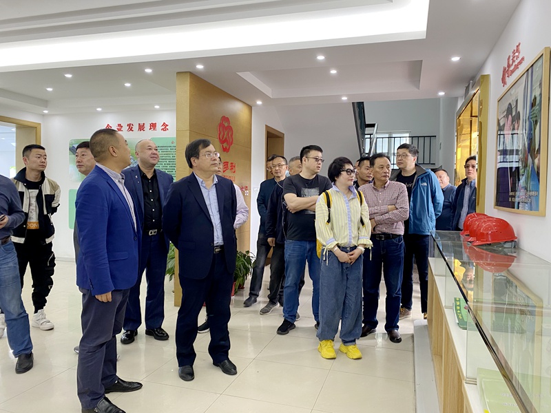 浙江省農資行業(yè)發(fā)展促進會常務理事參觀浙農生態(tài)龍游生產基地