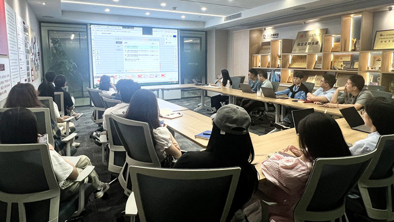 明日控股舉辦AI辦公技能培訓