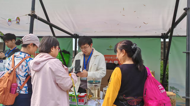 浙產(chǎn)好藥香飄徽州 浙農(nóng)中藥亮相黃山供銷大集
